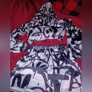 New 2 piece Henry Thomas by H&H Set